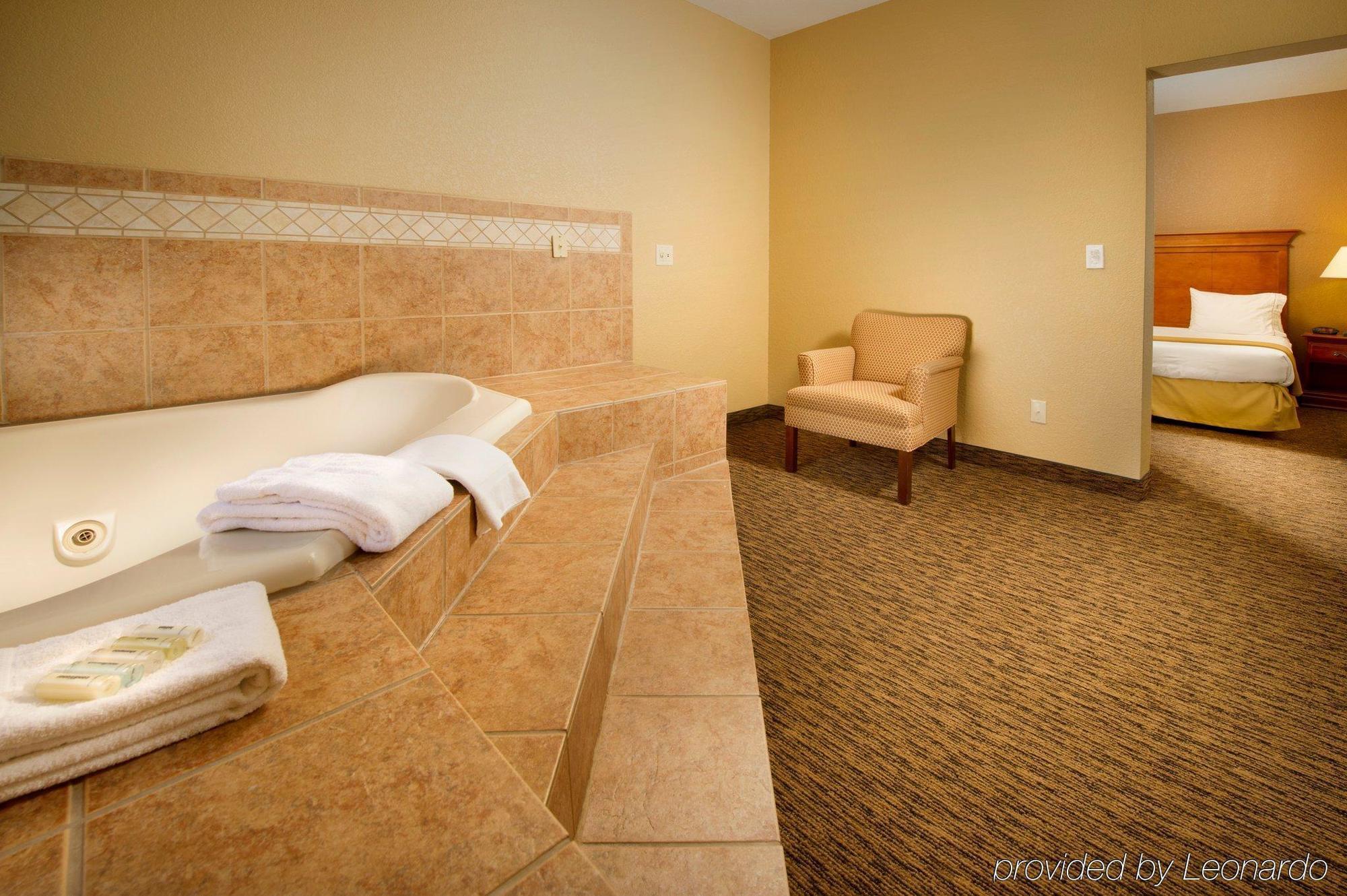 Holiday Inn Express & Suites San Antonio - Downtown Market Area By Ihg Ngoại thất bức ảnh