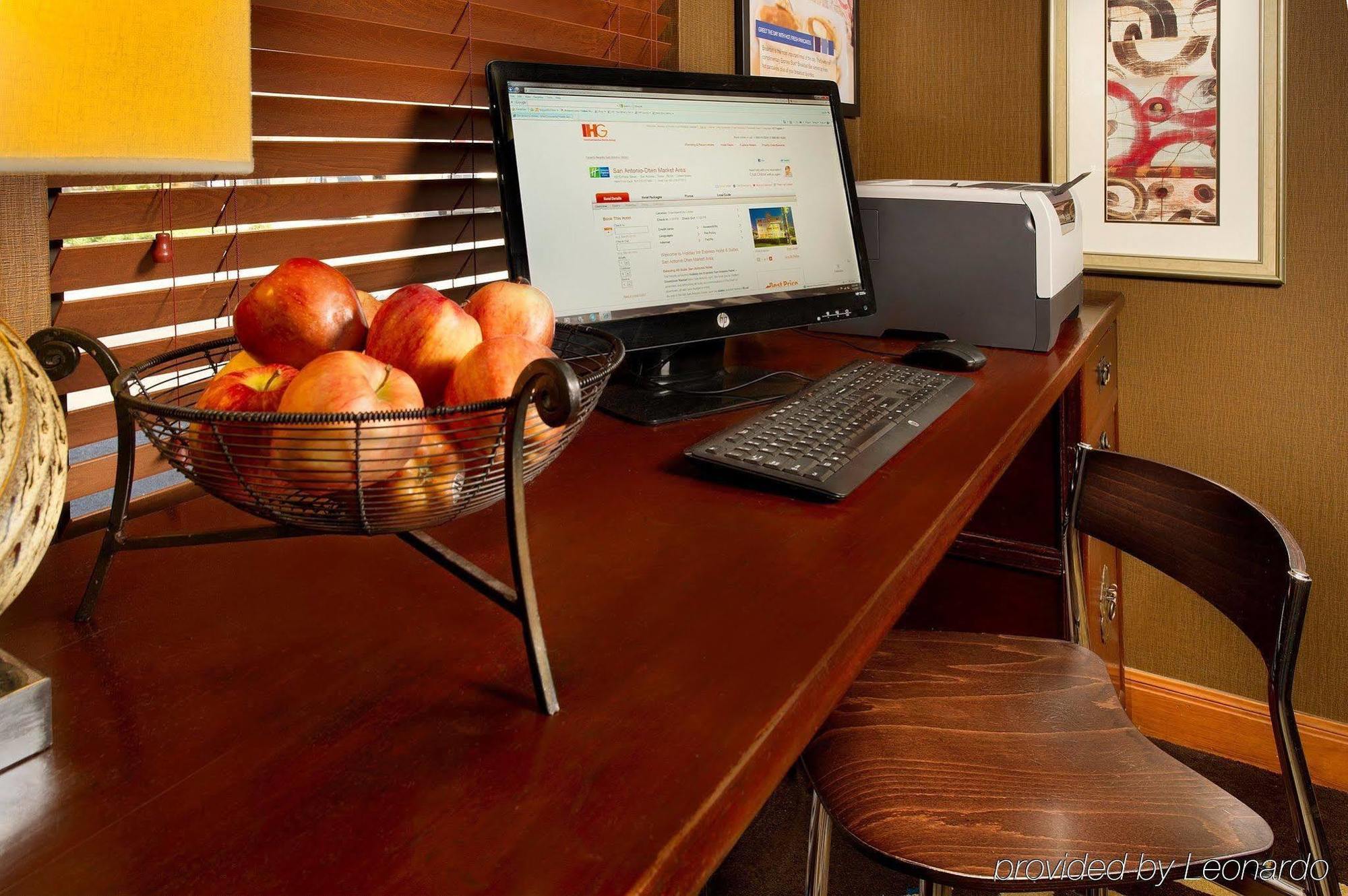 Holiday Inn Express & Suites San Antonio - Downtown Market Area By Ihg Ngoại thất bức ảnh